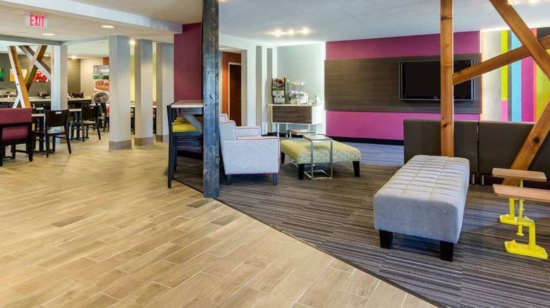 <b>Quality Inn & Suites, Ashland Lobby</b>. Images powered by <a href="https://iceportal.shijigroup.com/" title="IcePortal" target="_blank">IcePortal</a>.