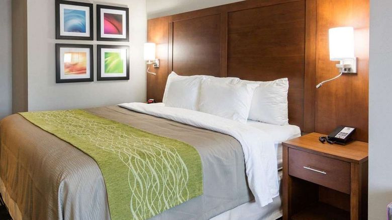 <b>Quality Inn & Suites, Ashland Suite</b>. Images powered by <a href="https://iceportal.shijigroup.com/" title="IcePortal" target="_blank">IcePortal</a>.