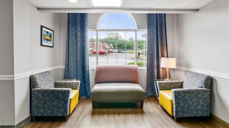 Quality Inn & Suites Bristol Lobby
