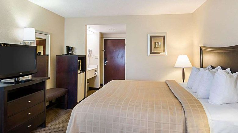 <b>Quality Inn Troutville Room</b>. Images powered by <a href="https://iceportal.shijigroup.com/" title="IcePortal" target="_blank">IcePortal</a>.