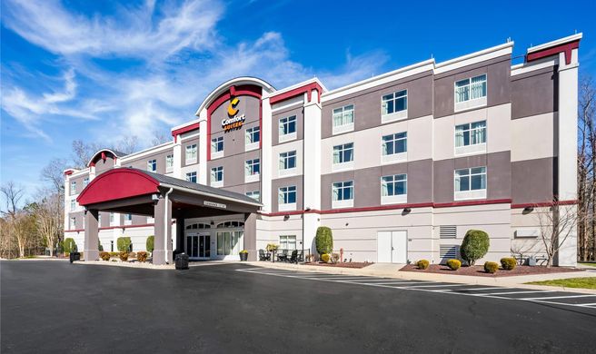 Comfort Suites Historic Area Exterior
