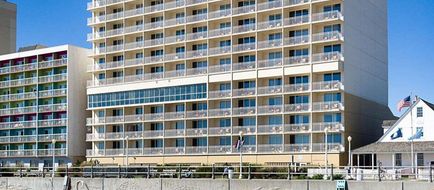 Comfort Suites Beachfront Exterior