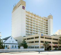 Comfort Suites Beachfront Exterior
