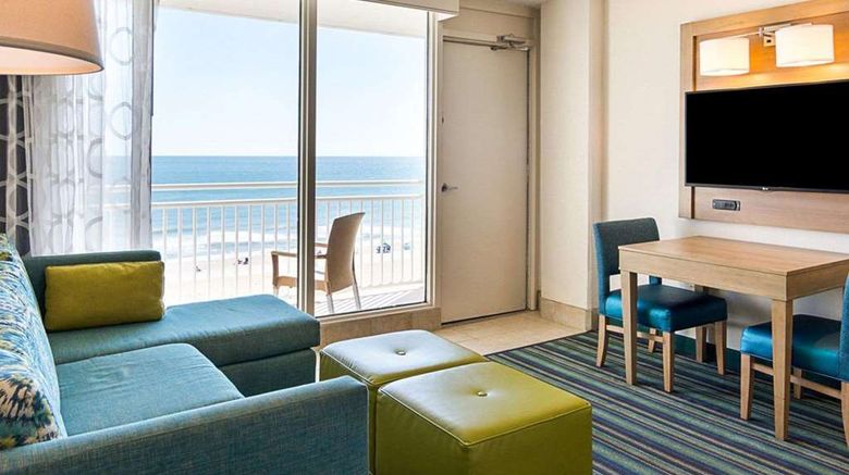 <b>Comfort Suites Beachfront Suite</b>. Images powered by <a href="https://iceportal.shijigroup.com/" title="IcePortal" target="_blank">IcePortal</a>.