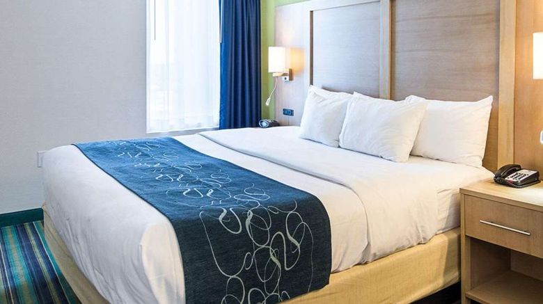 <b>Comfort Suites Beachfront Suite</b>. Images powered by <a href="https://iceportal.shijigroup.com/" title="IcePortal" target="_blank">IcePortal</a>.