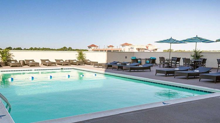 Comfort Suites Beachfront Pool