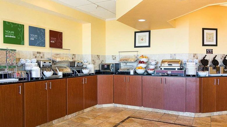 <b>Comfort Suites Beachfront Restaurant</b>. Images powered by <a href="https://iceportal.shijigroup.com/" title="IcePortal" target="_blank">IcePortal</a>.