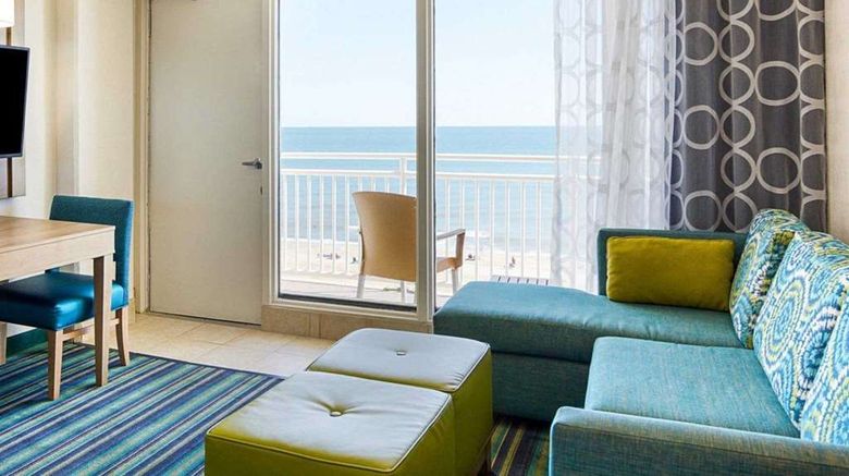 <b>Comfort Suites Beachfront Suite</b>. Images powered by <a href="https://iceportal.shijigroup.com/" title="IcePortal" target="_blank">IcePortal</a>.
