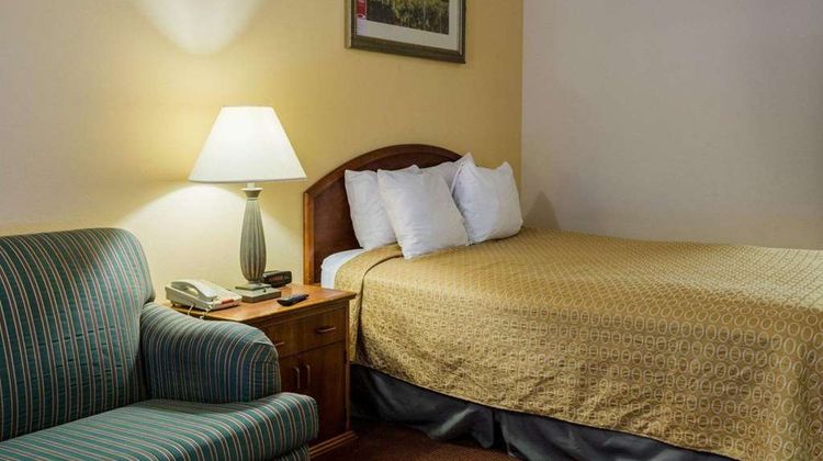 Rodeway Inn Colonial Heights I-95 Room