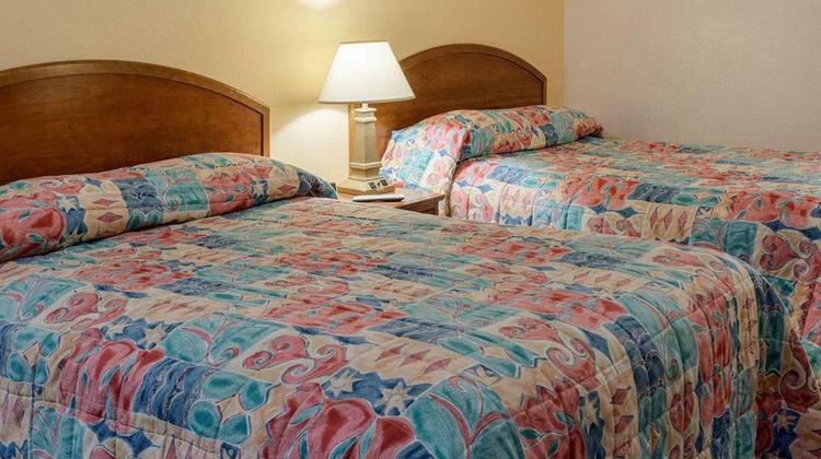 Rodeway Inn Colonial Heights I-95 Suite