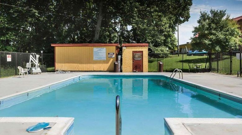 <b>Rodeway Inn Colonial Heights I-95 Pool</b>. Images powered by <a href="https://iceportal.shijigroup.com/" title="IcePortal" target="_blank">IcePortal</a>.