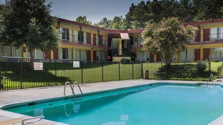 <b>Rodeway Inn Colonial Heights I-95 Pool</b>. Images powered by <a href="https://iceportal.shijigroup.com/" title="IcePortal" target="_blank">IcePortal</a>.