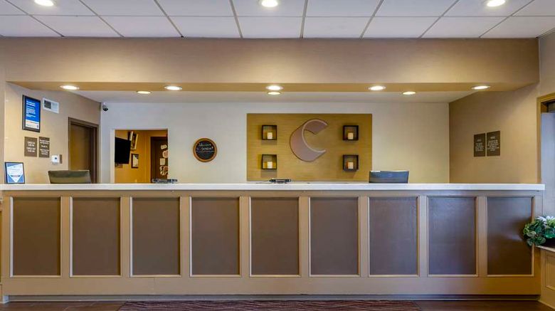 <b>Comfort Inn and Suites Lobby</b>. Images powered by <a href="https://iceportal.shijigroup.com/" title="IcePortal" target="_blank">IcePortal</a>.