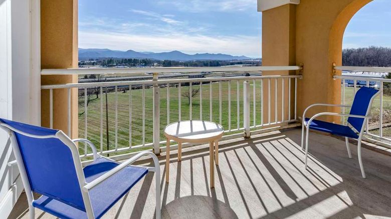 <b>Comfort Inn and Suites Suite</b>. Images powered by <a href="https://iceportal.shijigroup.com/" title="IcePortal" target="_blank">IcePortal</a>.