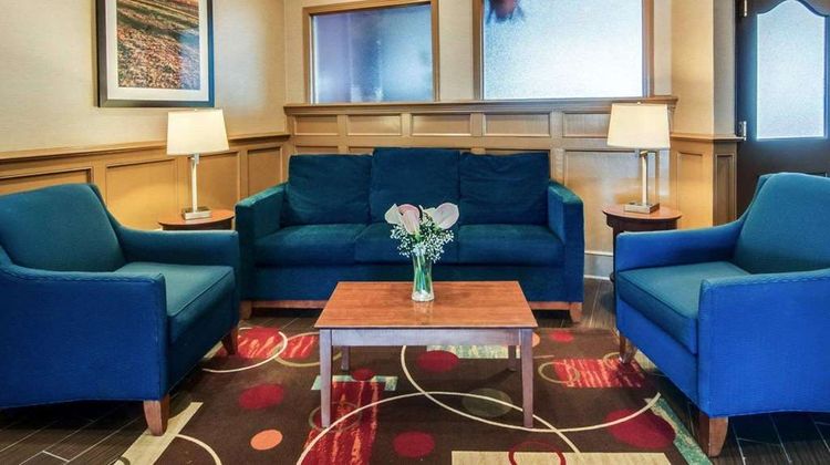 Comfort Inn and Suites Lobby
