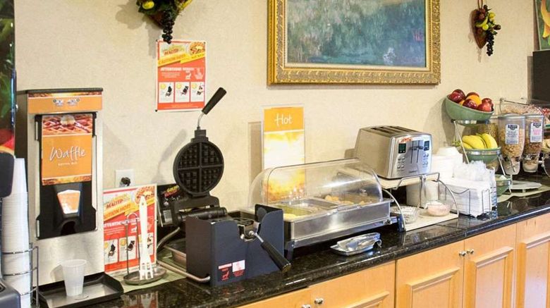 <b>Quality Inn & Suites Restaurant</b>. Images powered by <a href="https://iceportal.shijigroup.com/" title="IcePortal" target="_blank">IcePortal</a>.