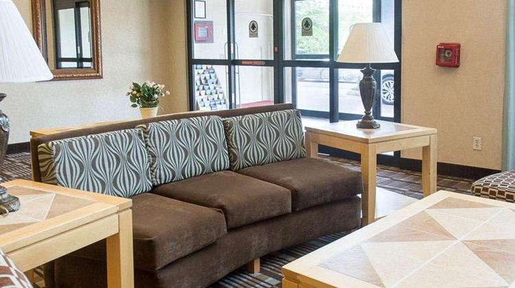 Quality Inn & Suites Lobby