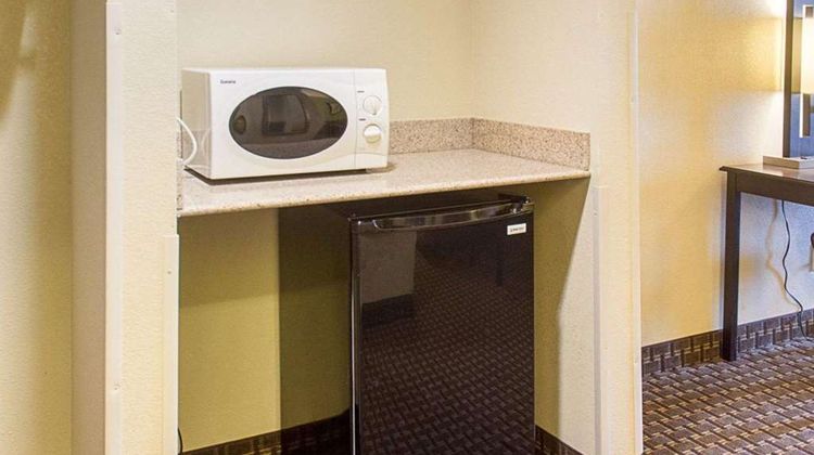 Quality Inn & Suites Suite