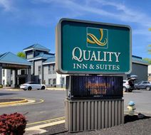 Quality Inn & Suites Exterior