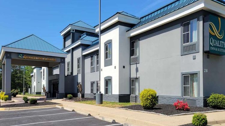Quality Inn & Suites Exterior