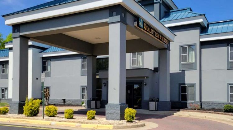 Quality Inn & Suites Exterior