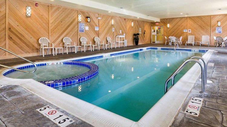 Comfort Inn and Suites Orange Montpelier Pool
