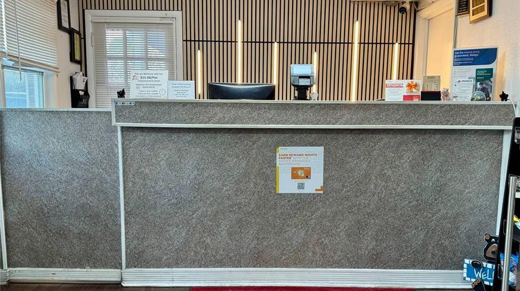 Econo Lodge Woodstock Lobby