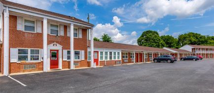 Econo Lodge Woodstock Exterior