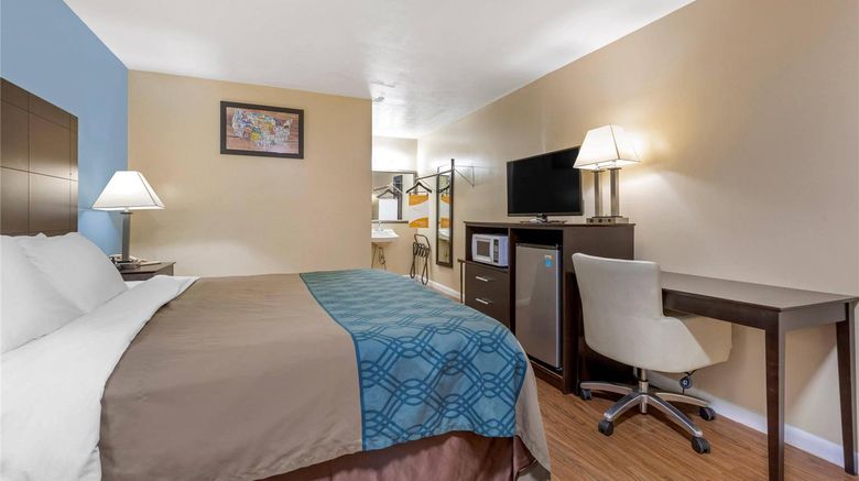 <b>Econo Lodge Woodstock Room</b>. Images powered by <a href="https://iceportal.shijigroup.com/" title="IcePortal" target="_blank">IcePortal</a>.