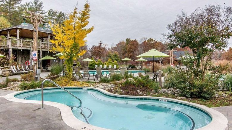 <b>Bluegreen Vacations Shenandoah Crossing Pool</b>. Images powered by <a href="https://iceportal.shijigroup.com/" title="IcePortal" target="_blank">IcePortal</a>.
