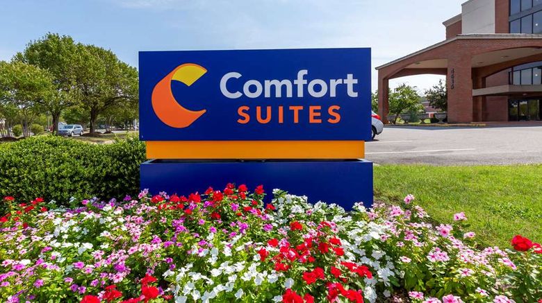 <b>Comfort Suites Fredericksburg South Exterior</b>. Images powered by <a href="https://iceportal.shijigroup.com/" title="IcePortal" target="_blank">IcePortal</a>.