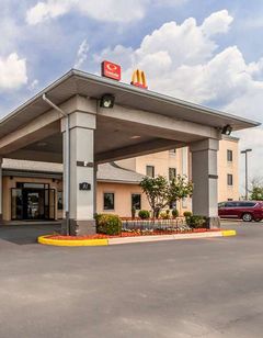 Econo Lodge Inn & Suites