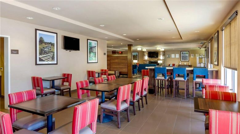 <b>Comfort Inn & Suites Lynchburg Restaurant</b>. Images powered by <a href="https://iceportal.shijigroup.com/" title="IcePortal" target="_blank">IcePortal</a>.