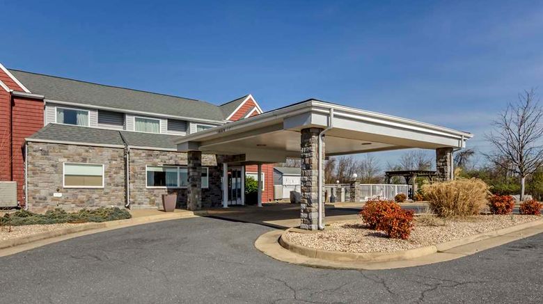 <b>Clarion Pointe Staunton East Exterior</b>. Images powered by <a href="https://iceportal.shijigroup.com/" title="IcePortal" target="_blank">IcePortal</a>.