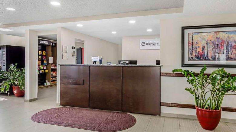 <b>Clarion Pointe Staunton East Lobby</b>. Images powered by <a href="https://iceportal.shijigroup.com/" title="IcePortal" target="_blank">IcePortal</a>.
