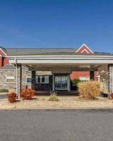 Clarion Pointe Staunton East