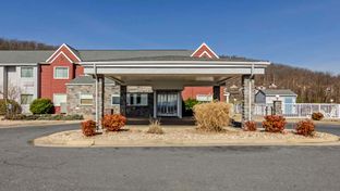 Clarion Pointe Staunton East