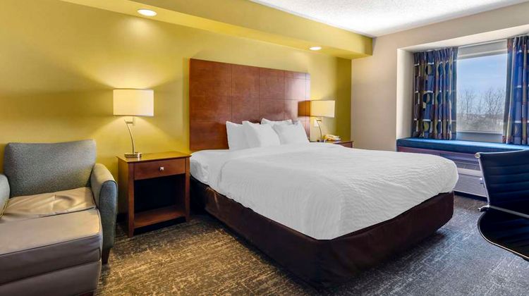 Clarion Pointe Staunton East Room