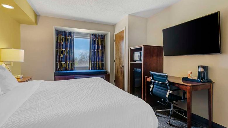 <b>Clarion Pointe Staunton East Room</b>. Images powered by <a href="https://iceportal.shijigroup.com/" title="IcePortal" target="_blank">IcePortal</a>.