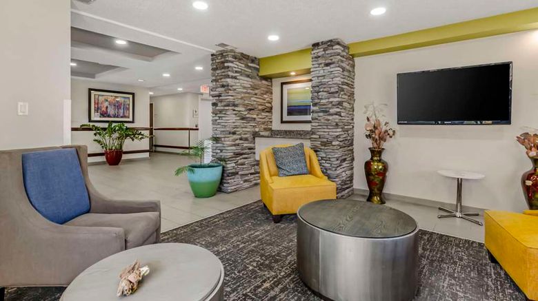 <b>Clarion Pointe Staunton East Lobby</b>. Images powered by <a href="https://iceportal.shijigroup.com/" title="IcePortal" target="_blank">IcePortal</a>.