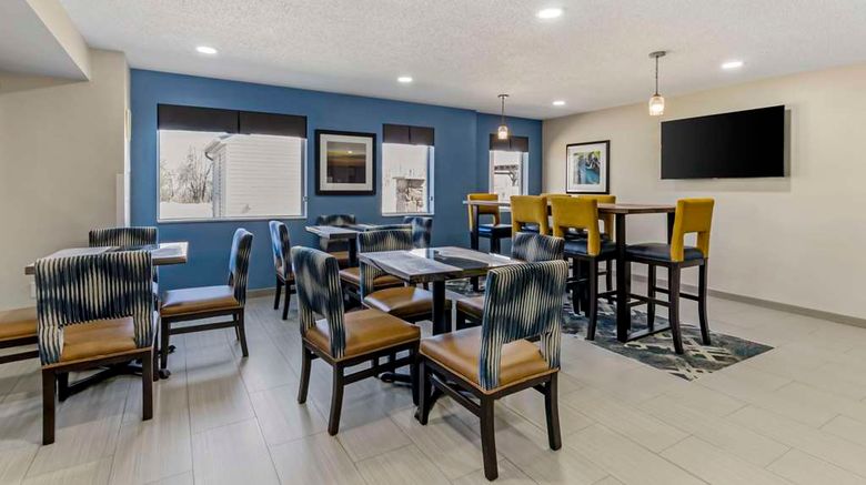 <b>Clarion Pointe Staunton East Restaurant</b>. Images powered by <a href="https://iceportal.shijigroup.com/" title="IcePortal" target="_blank">IcePortal</a>.