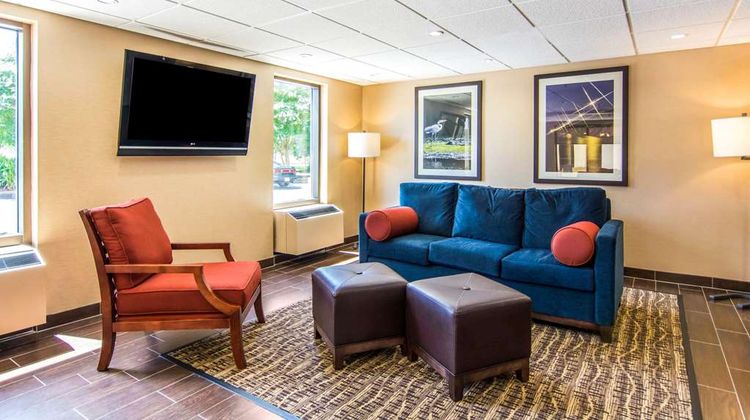 Quality Inn Newport News Lobby
