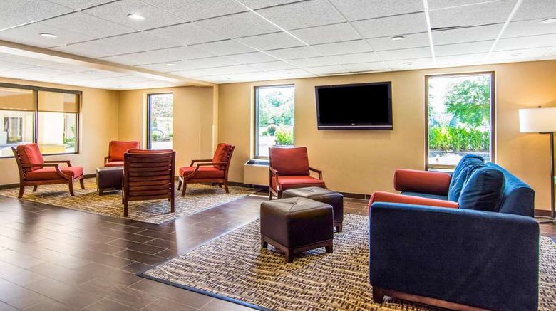 <b>Quality Inn Newport News Lobby</b>. Images powered by <a href="https://iceportal.shijigroup.com/" title="IcePortal" target="_blank">IcePortal</a>.