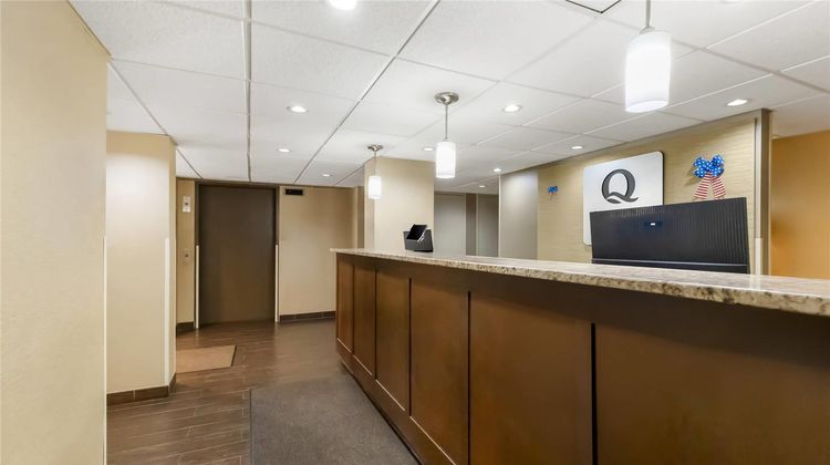 Quality Inn Newport News Lobby