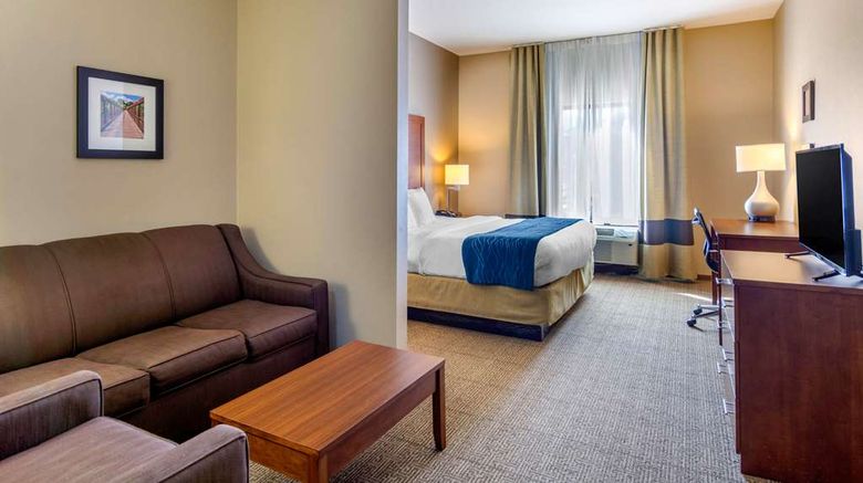 <b>Comfort Inn Colonial Heights Suite</b>. Images powered by <a href="https://iceportal.shijigroup.com/" title="IcePortal" target="_blank">IcePortal</a>.