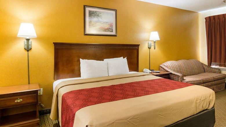 <b>Econo Lodge Fredericksburg Room</b>. Images powered by <a href="https://iceportal.shijigroup.com/" title="IcePortal" target="_blank">IcePortal</a>.