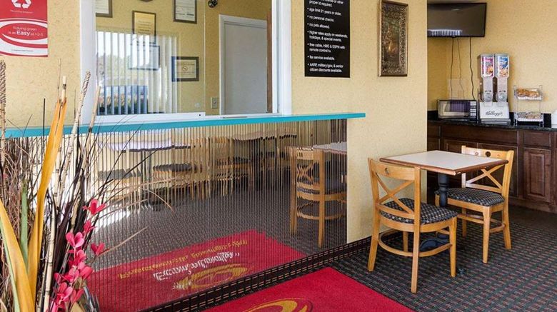 <b>Econo Lodge Fredericksburg Lobby</b>. Images powered by <a href="https://iceportal.shijigroup.com/" title="IcePortal" target="_blank">IcePortal</a>.