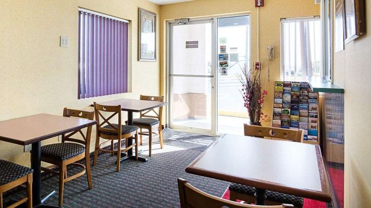 Econo Lodge Fredericksburg Lobby