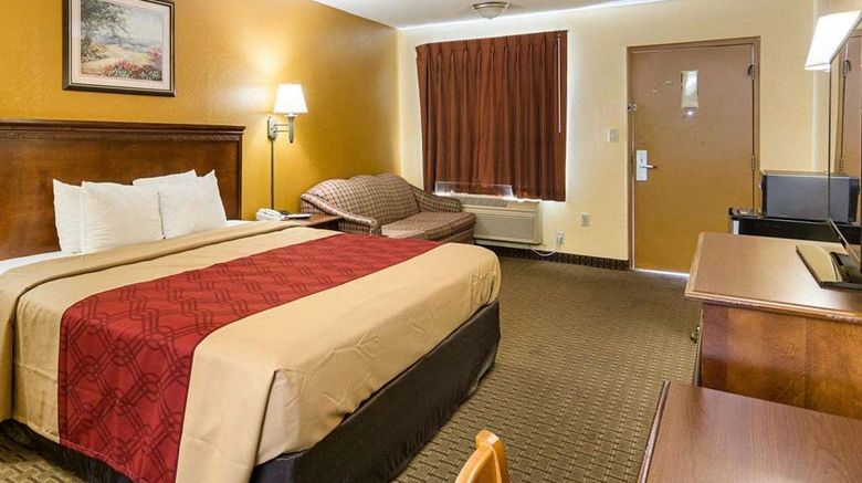 <b>Econo Lodge Fredericksburg Room</b>. Images powered by <a href="https://iceportal.shijigroup.com/" title="IcePortal" target="_blank">IcePortal</a>.