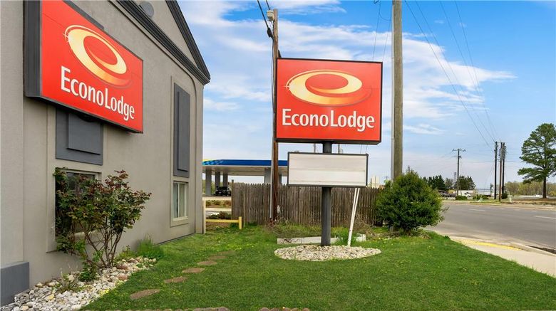 <b>Econo Lodge Fredericksburg Exterior</b>. Images powered by <a href="https://iceportal.shijigroup.com/" title="IcePortal" target="_blank">IcePortal</a>.